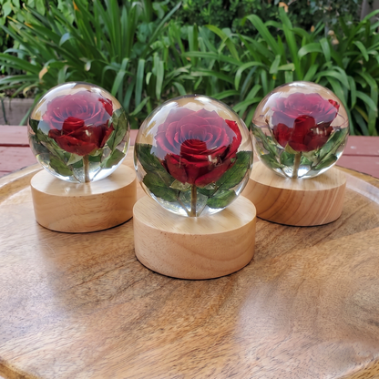 Hand-Poured Flower Resin Lamp