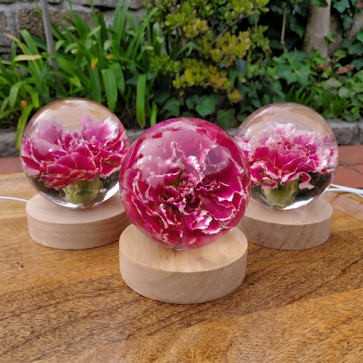 Hand-Poured Flower Resin Lamp